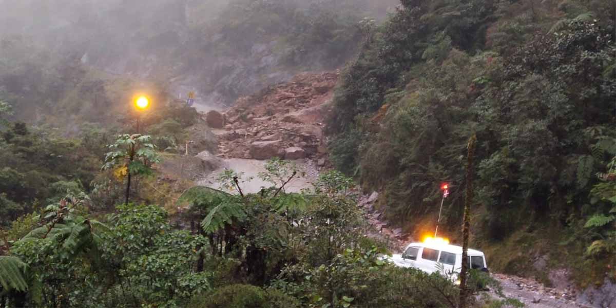 Longsor di area High Road Kilometer 6 Distrik Tembagapura, Senin (1/2/2021). Foto : Polsek Tembagapura